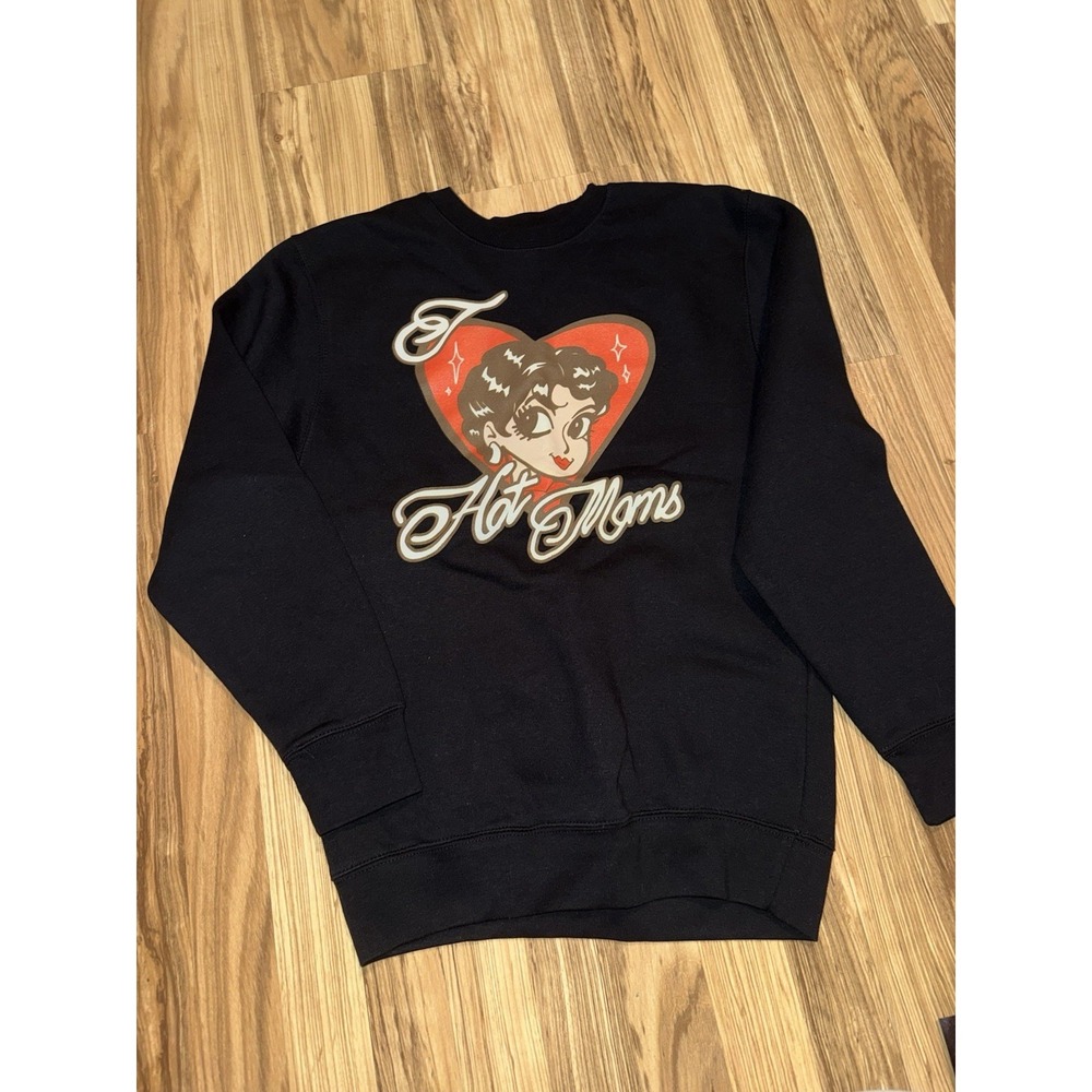 Danny Duncan I Love Heart Hot Moms Black‎ Crew neck Sweatshirt Sz Small NEW